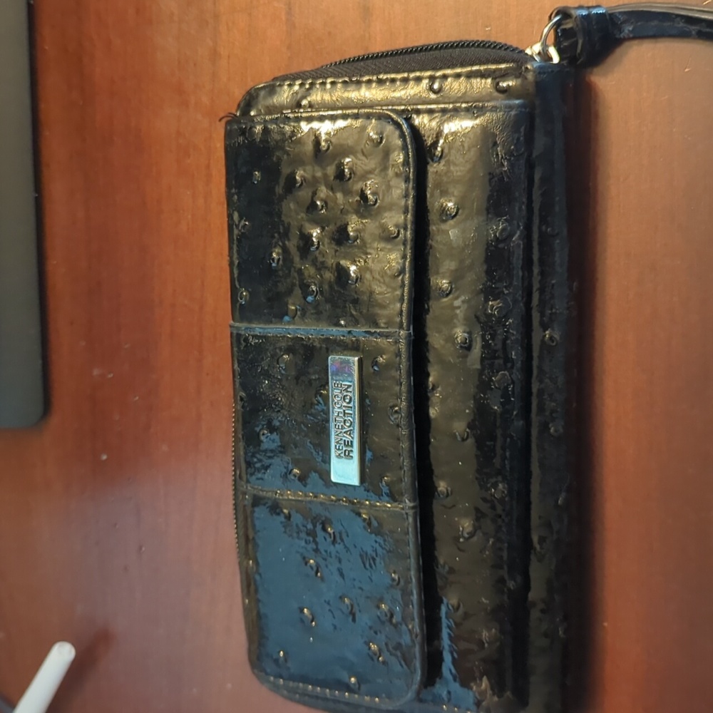 Kenneth Cole Reaction Zipper and button wallet